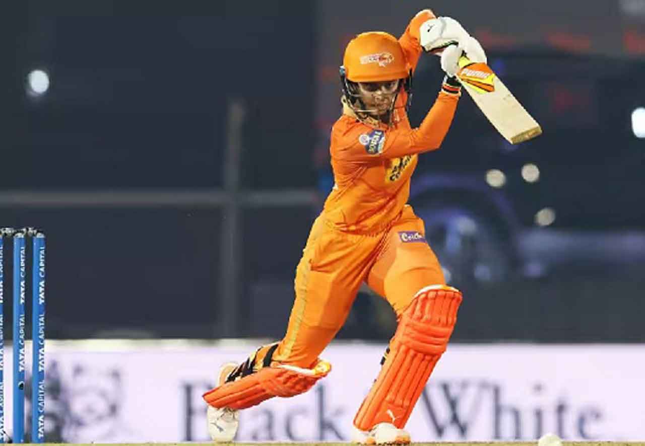 MI vs GG | తొలి బంతికే గుజ‌రాత్‌కు షాక్.. సోఫీ డంక్లే ఔట్