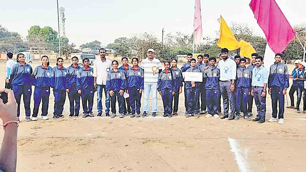 బాల్‌ బ్యాడ్మింటన్‌లో సిద్ధహస్తుడు!