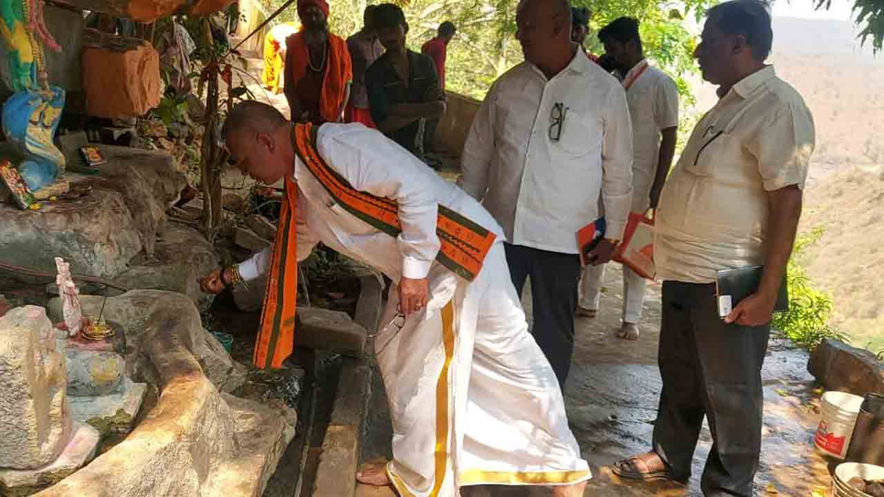 Srishailam | శ్రీశైలంలో త్రయోదశి పూజలు.. శనగల బసవన్నకు పంచామృతాభిషేకాలు
