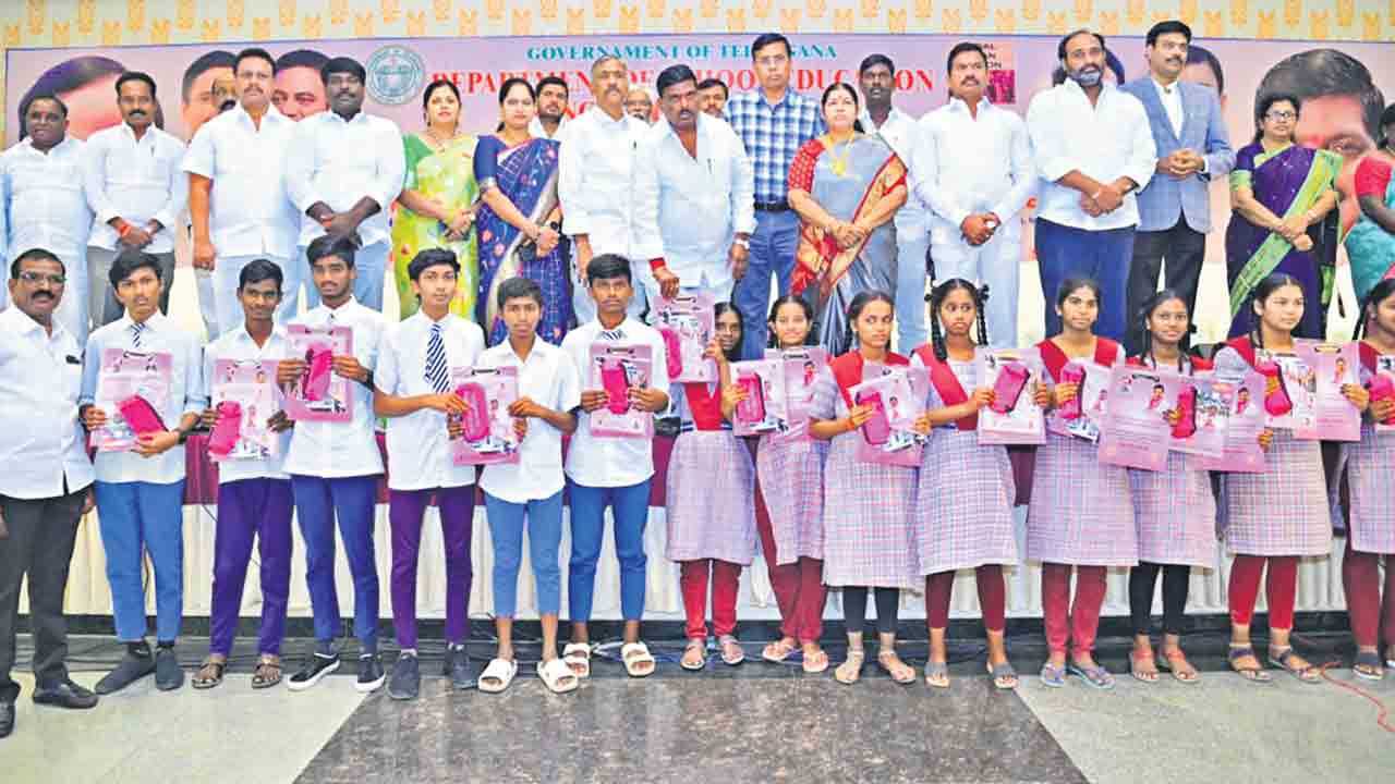 ప్రతి విద్యార్థి ఉన్నత లక్ష్యం పెట్టుకోవాలి