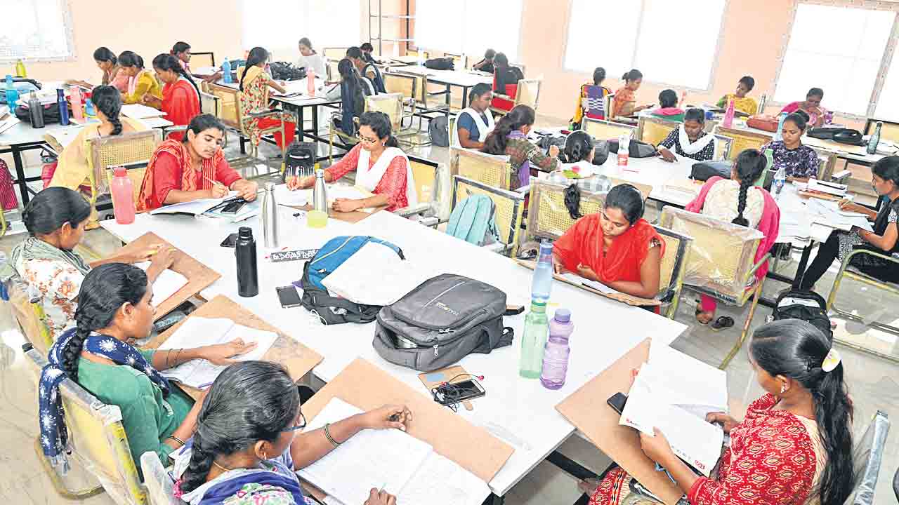 కొలువులపైనే గురి