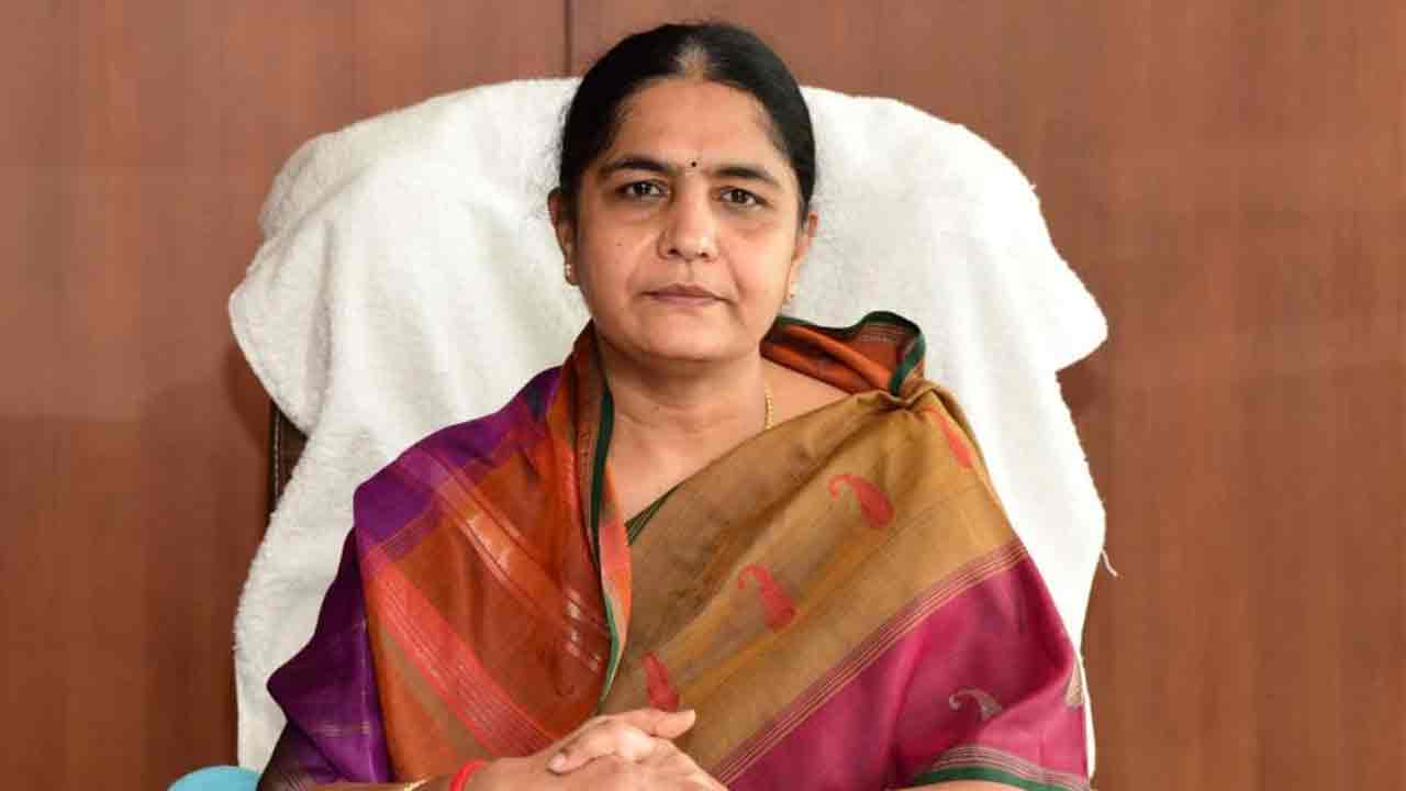 బండిపై మహిళా కమిషన్‌ సీరియస్‌