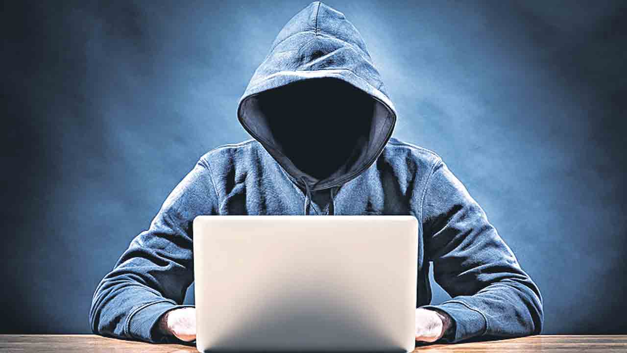 Cyber Crime | పోర్న్‌స్టార్‌ ఫొటోలతో .. ఫేస్‌బుక్‌లో సరికొత్త సైబర్‌ దందా