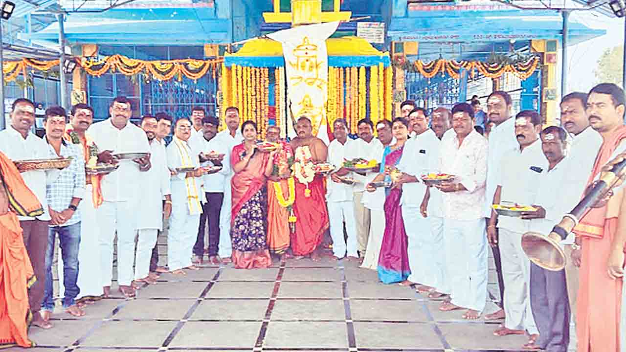 వీరభద్రుడి బ్రహ్మోత్సవాలకు అంకురార్పణ