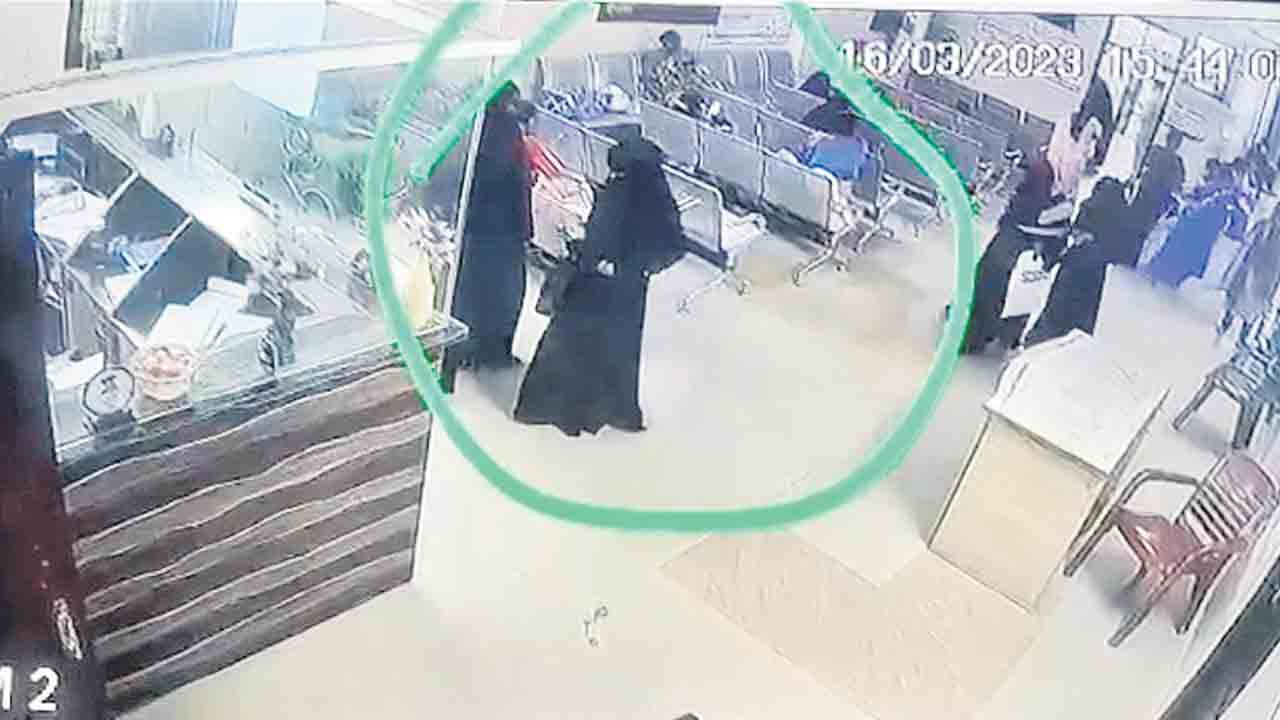 ప్రైవేటు దవాఖానలో చోరీ