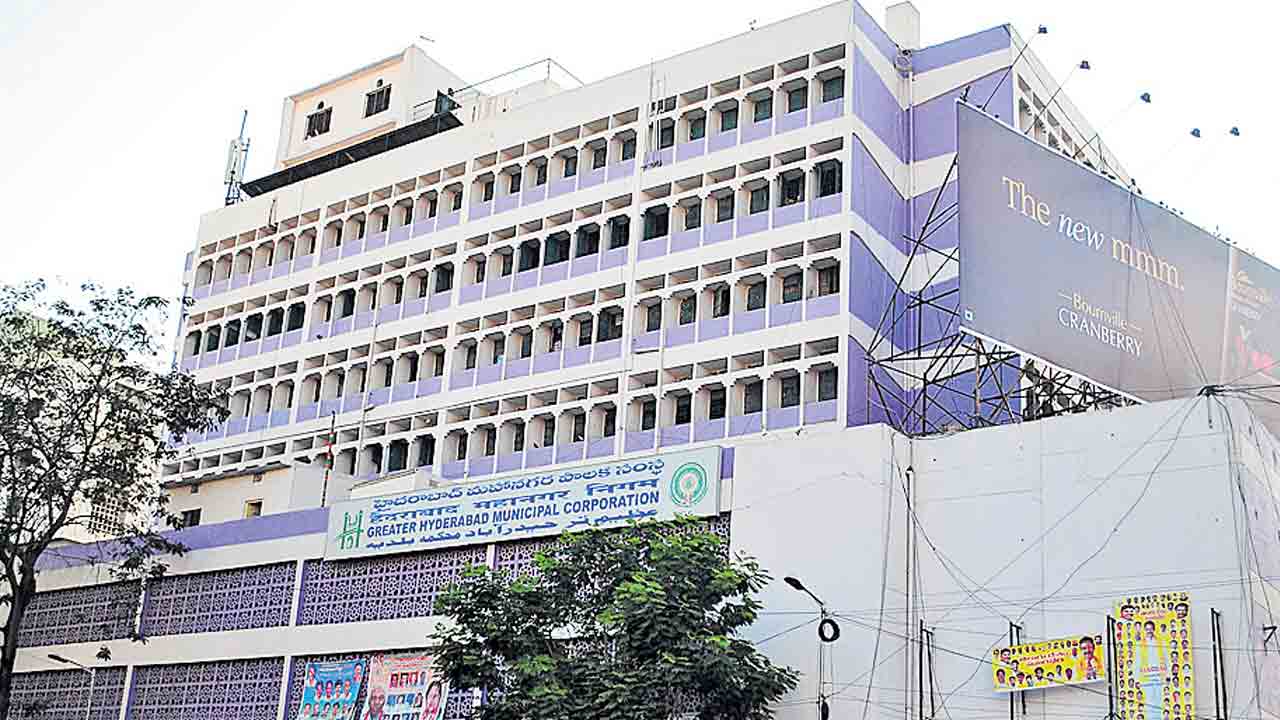 వేలల్లో లైసెన్స్‌లు.. వందల్లో రెన్యువల్‌