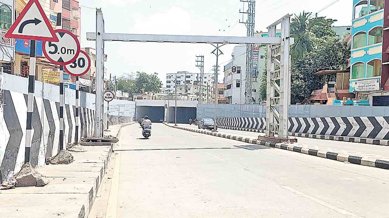 ఆర్యూబీతో ట్రాఫిక్ సమస్యకు పరిష్కారం