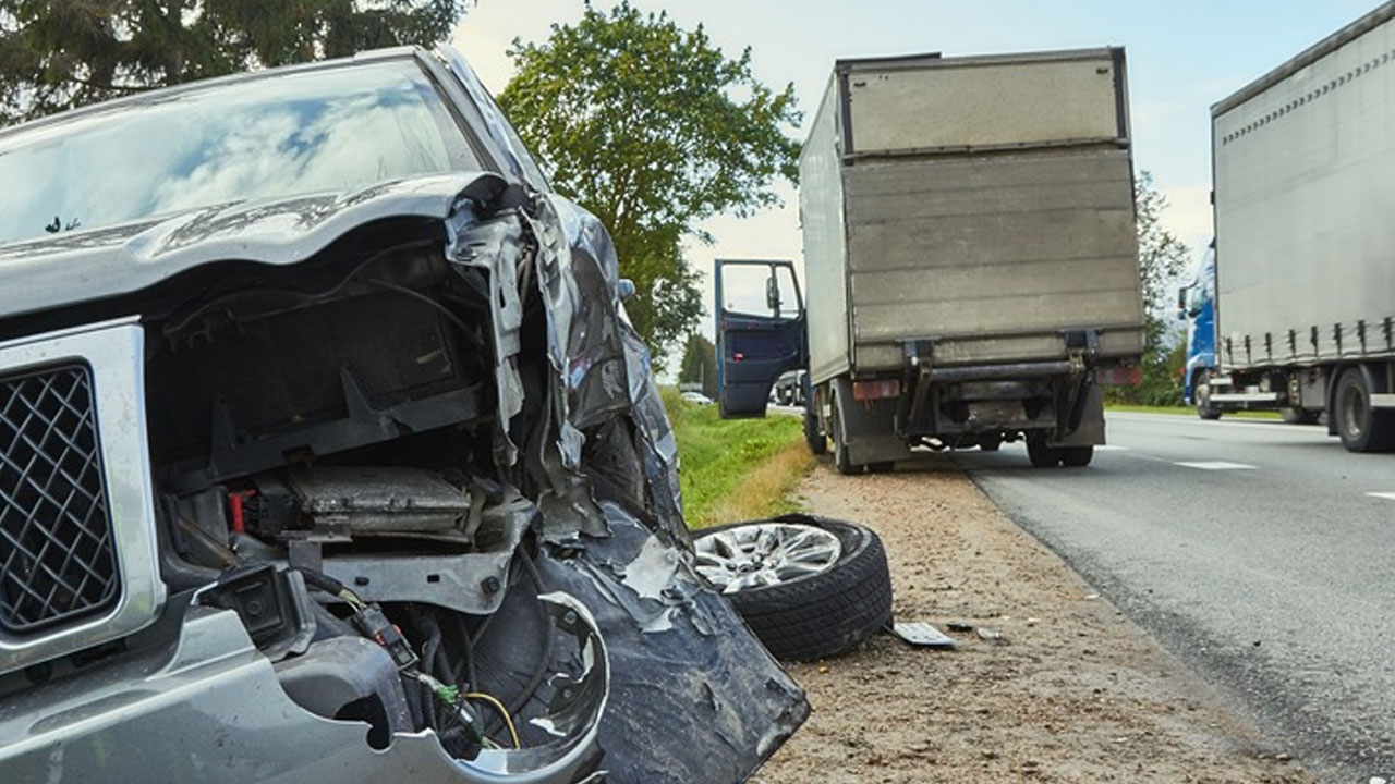 Jeep Collision: ట్ర‌క్కును ఢీకొన్న జీపు.. ముగ్గురు టీచ‌ర్లు మృతి.. 11 మందికి గాయాలు