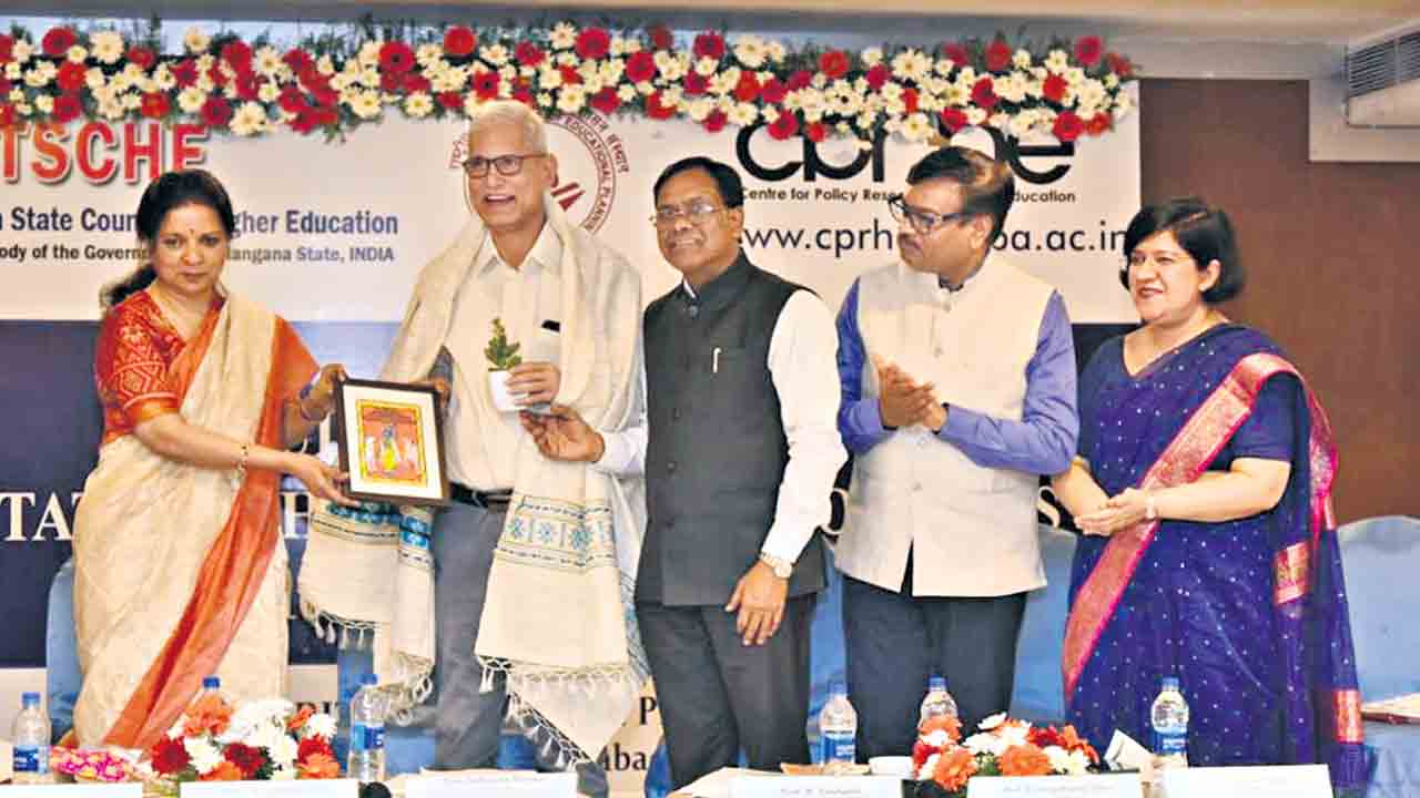 ఉన్నత విద్యలో మార్పులు అవసరం