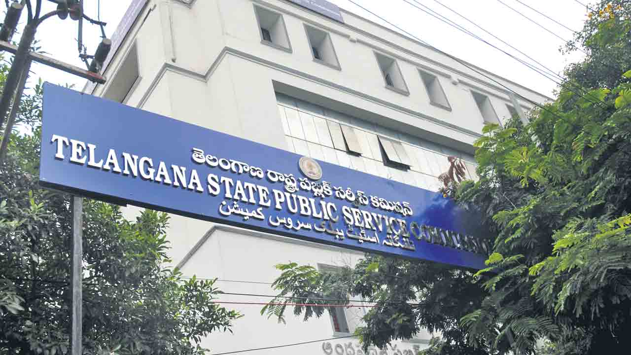 TSPSC | గ్రూప్‌-4 పరీక్ష నిర్వహణకు టీఎస్‌పీఎస్సీ ఏర్పాట్లు.. 33 జిల్లాల్లో హెల్ప్‌లైన్‌ సెంటర్లు