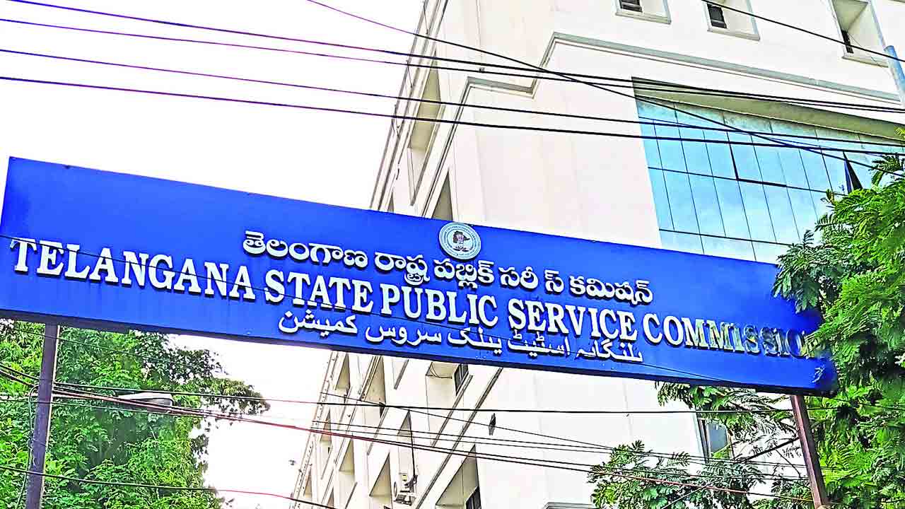 TSPSC | టీఎస్‌పీఎస్సీలో కీలక సంస్కరణలు..  కార్యాలయంలోకి ఫోన్లు, పెన్‌డ్రైవ్‌లు నిషేధం..