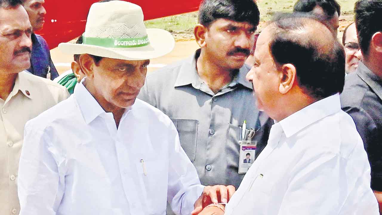 సీఎం కేసీఆర్‌తో మాజీ మంత్రి తుమ్మల భేటీ