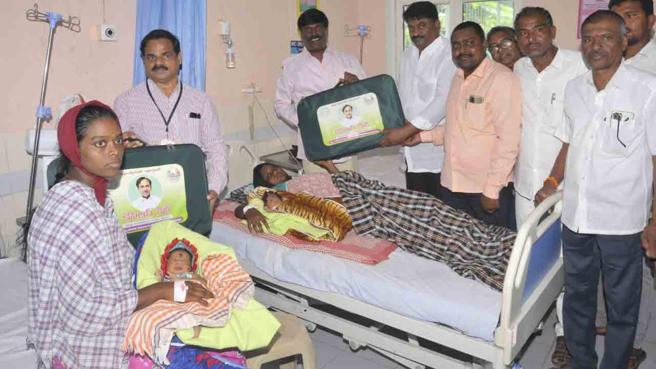 Warangal | ఆ క‌వ‌ల‌లు ఒకే రోజు పెళ్లి చేసుకున్నారు.. ఒకే రోజు మ‌గబిడ్డ‌ల‌కు జ‌న్మ‌నిచ్చారు..