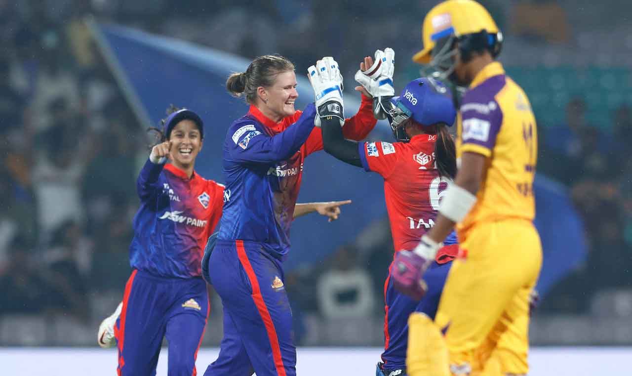 DC vs UPW | మూడు వికెట్లు కోల్పోయిన‌ యూపీ వారియ‌ర్స్.. స్కోర్ ఎంతంటే..?