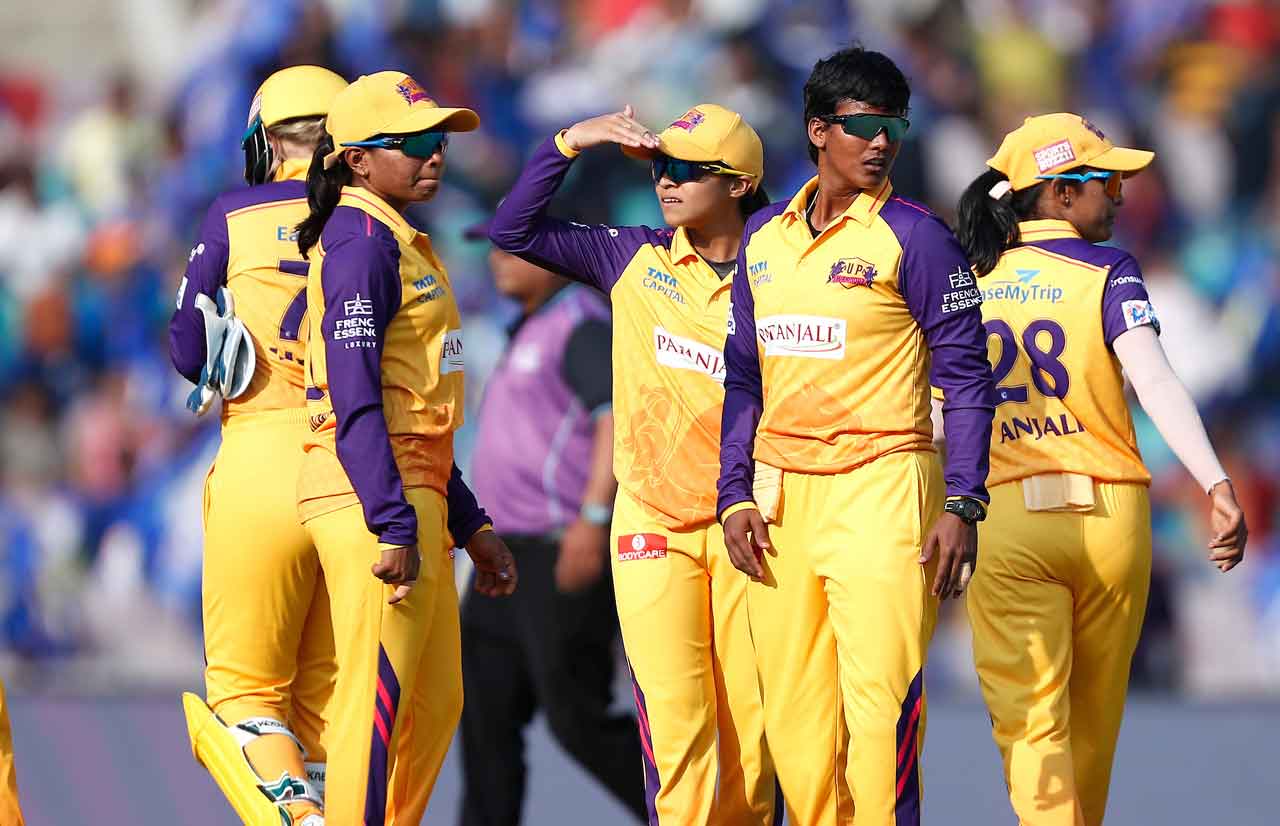 MI vs UPW | చెల‌రేగిన యూపీ బౌల‌ర్లు… 127 ప‌రుగుల‌కు ఆలౌటైన ముంబై