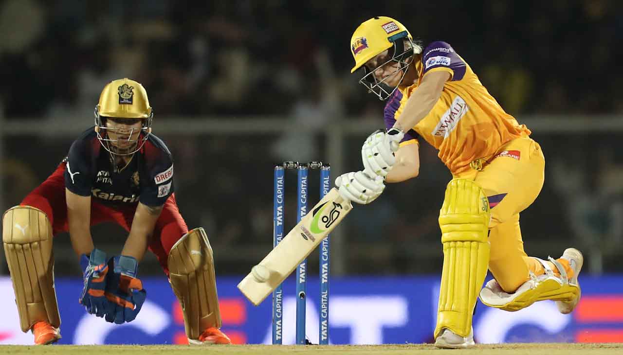 RCB vs UPW | హాఫ్ సెంచ‌రీ బాదిన హేలీ.. యూపీ వారియ‌ర్స్ స్కోర్ ఎంతంటే..?