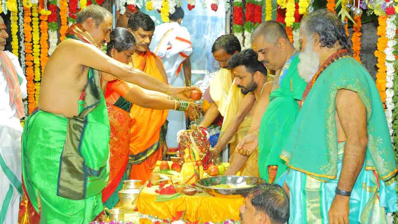 Vemualawada | అశేష భ‌క్త‌జ‌నం మ‌ధ్య నేత్రపర్వంగా ఆది దంపతుల కల్యాణం