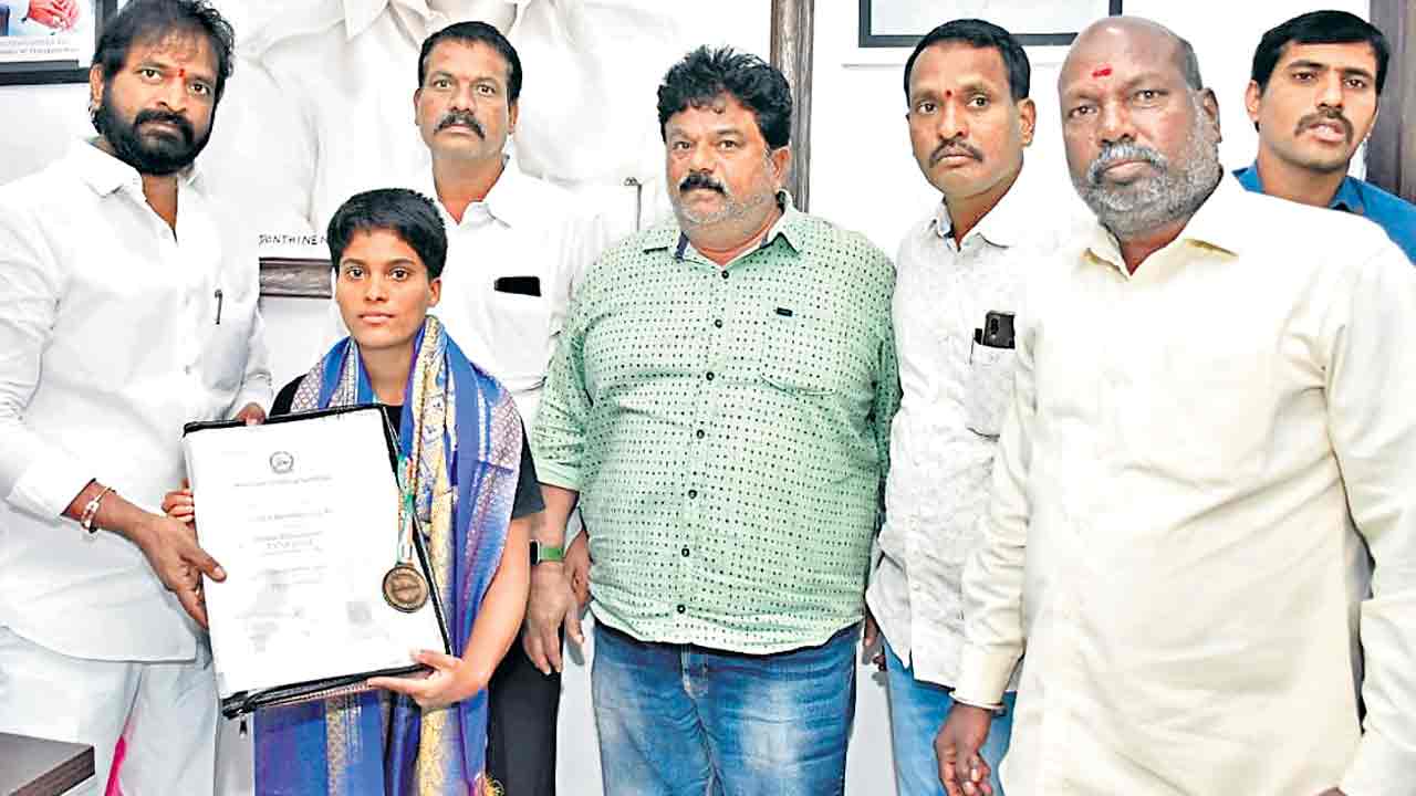 Kilimanjaro | ఖిలిమంజారో అధిరోహించిన కామారెడ్డి బిడ్డ.. మంత్రి శ్రీనివాస్‌ గౌడ్‌ అభినందనలు