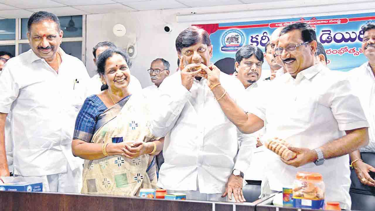 కరీంనగర్‌ డెయిరీ మరింత ఎదగాలి