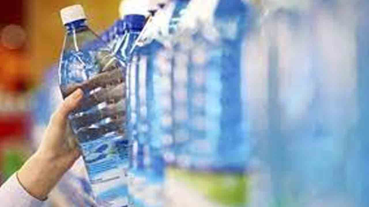 టాయిలెట్‌ సీటు కంటే బాటిల్‌ మీదే ఎక్కువ బ్యాక్టీరియా