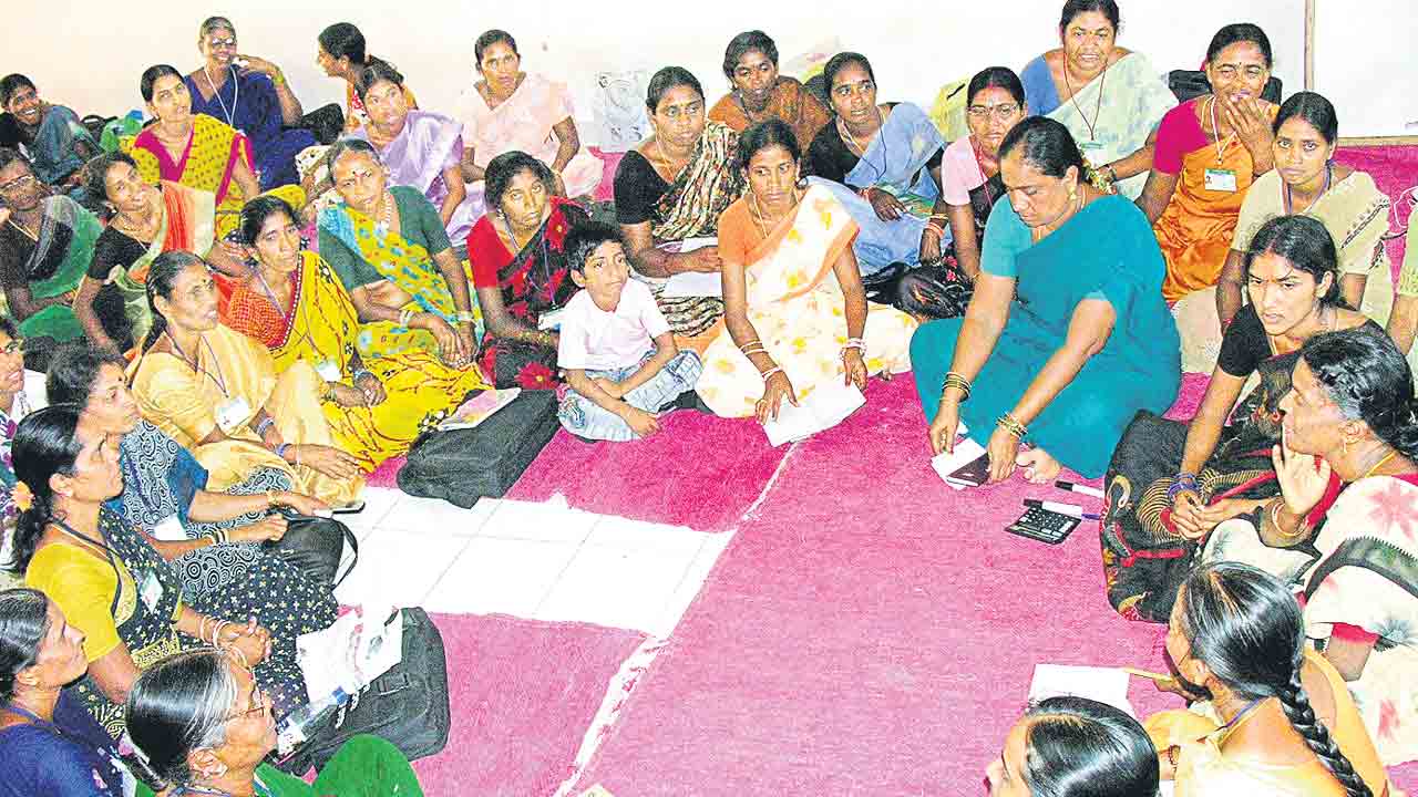 మహిళా సంఘాలకు తీపి కబురు
