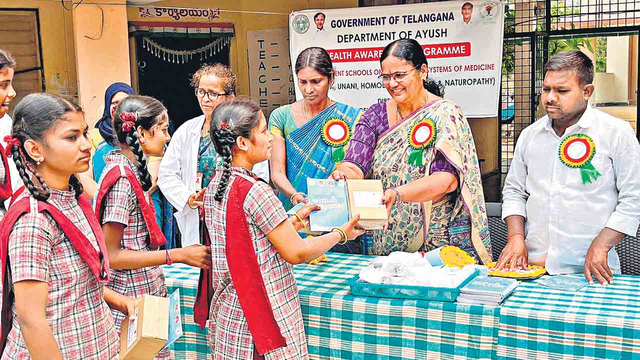 ‘పది’ విద్యార్థులకు ఆయుష్‌ కిట్‌
