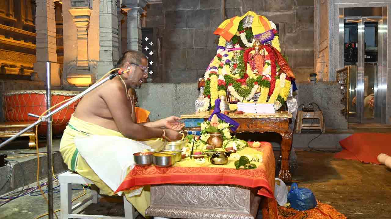 Kalyanotsavam | అంగరంగ వైభవంగా యాదగిరి నారసింహుడి కల్యాణోత్సవం