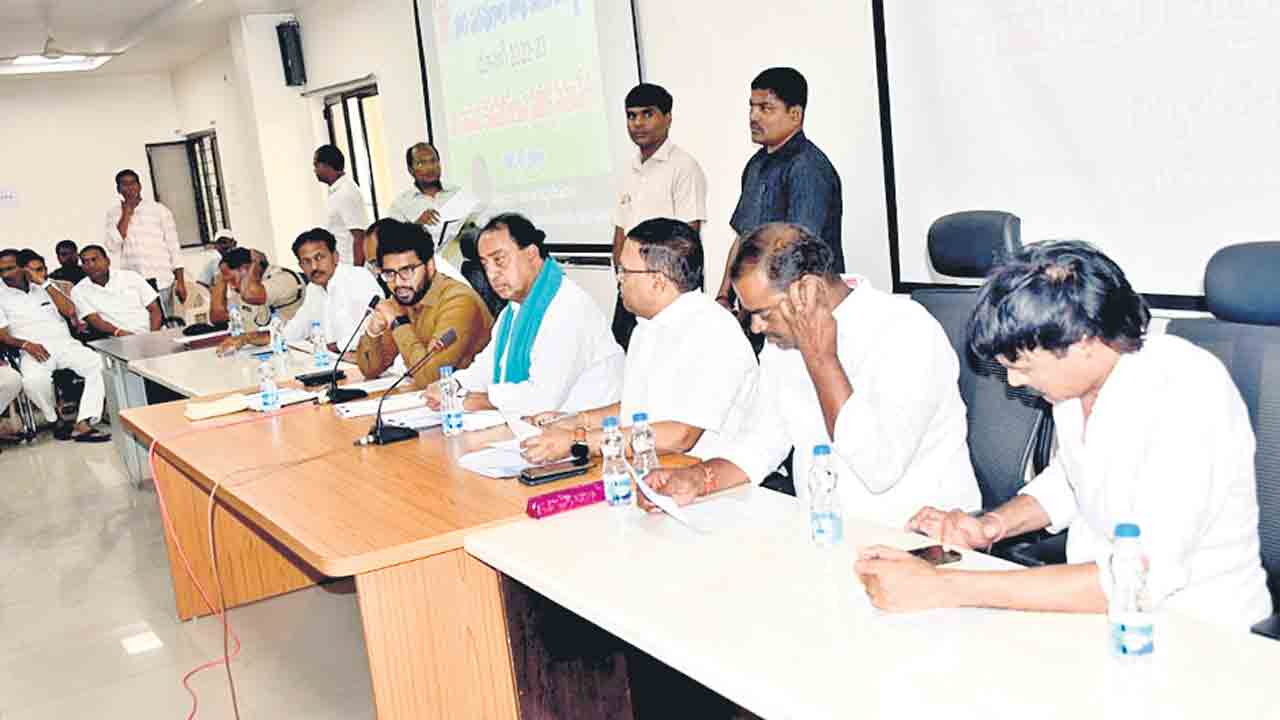 కొనుగోళ్లు పకడ్బందీగా నిర్వహించాలి