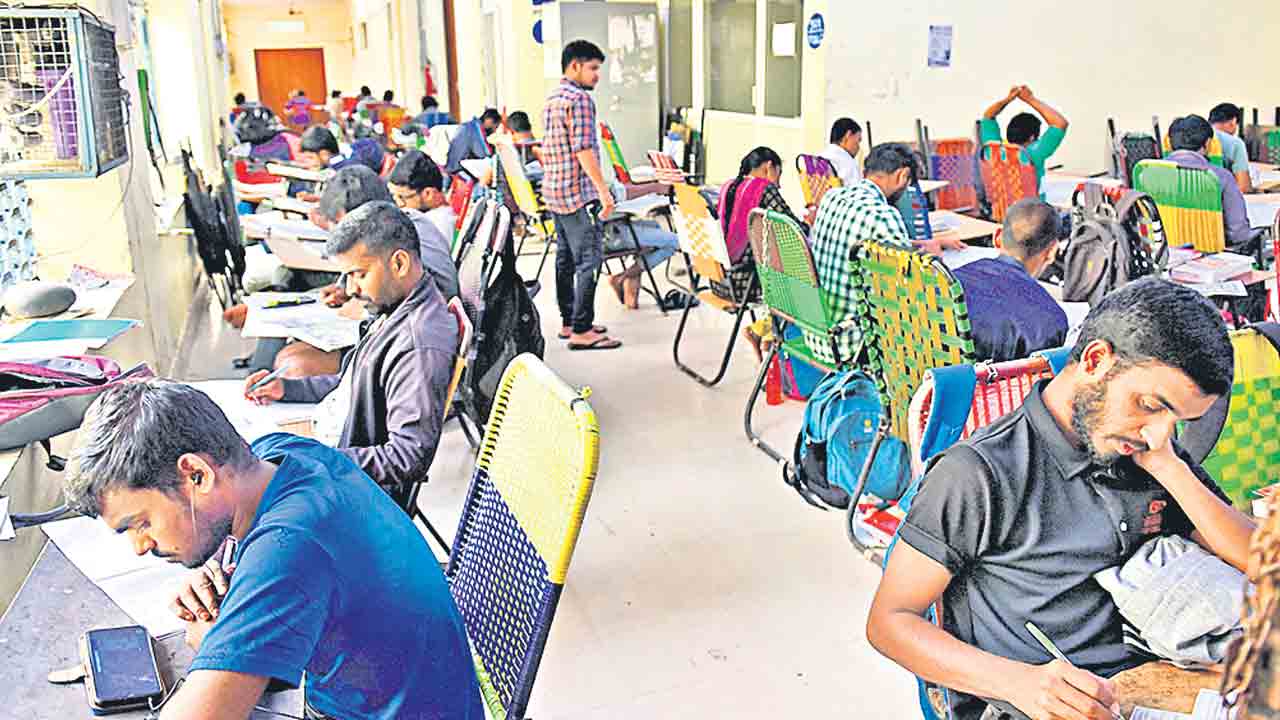 యువత.. మాయలో పడొద్దు!