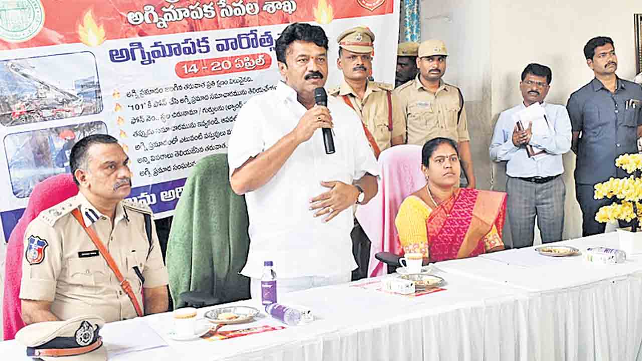 అగ్నిమాపక సిబ్బంది సేవలు అభినందనీయం