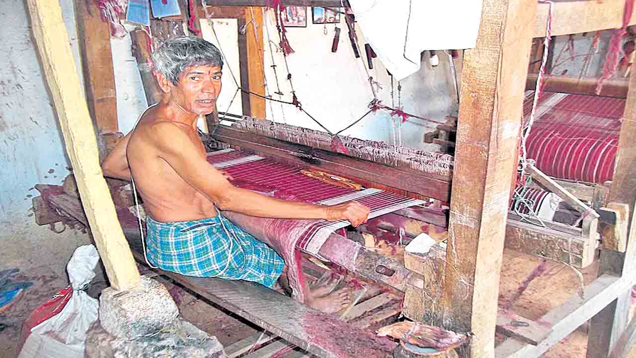 బీజేపీ ఎజెండాలో బీసీల్లేరు