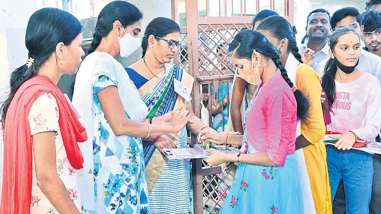 ‘పది’ పరీక్షలు షురూ