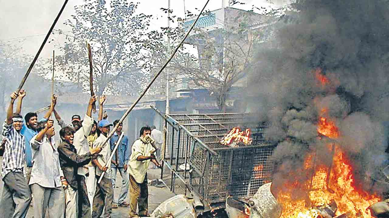 భద్రలోక్‌ మేధావుల భ్రమాలోకం