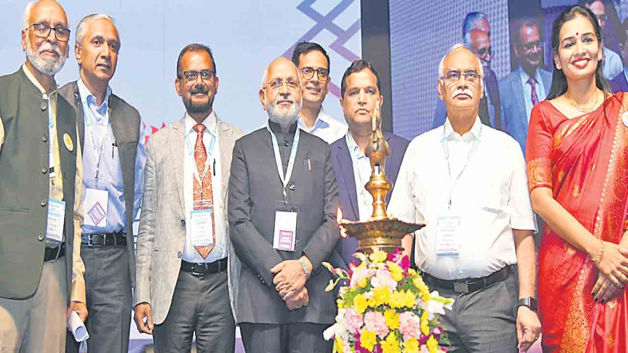 మంత్రి హరీశ్‌ రావు డైనమిక్‌ పర్సన్‌