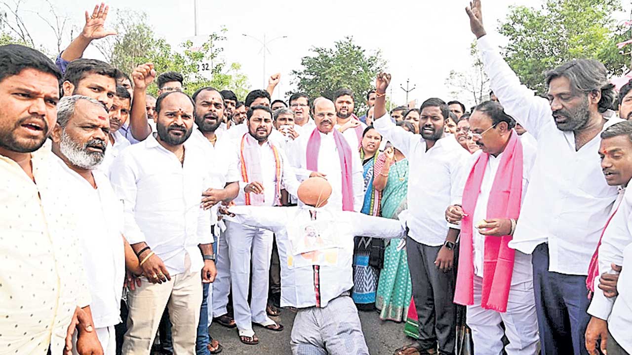 ప్రతిపక్షాలవి చిల్లర రాజకీయాలు