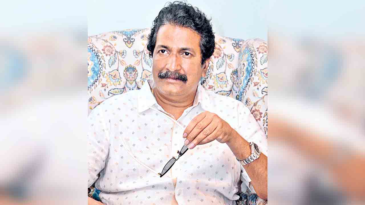 జేమ్స్‌బాండ్‌ సినిమాతో పోల్చితే సంతోషమే