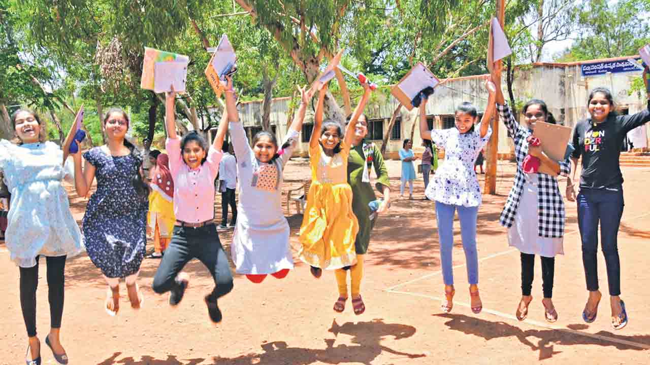 పదోతరగతి వార్షిక పరీక్షలు ప్రశాంతంగా ముగిశాయి