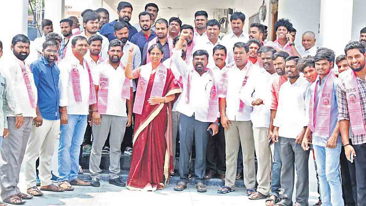 200 మంది బీఆర్‌ఎస్‌లోకి..