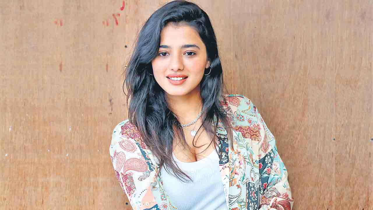 అదృష్టం కలిసి రాలే..  రిజల్ట్‌ నా చేతిలో ఉండదుగా అంటున్న ఢిల్లీ భామ కేతిక శర్మ