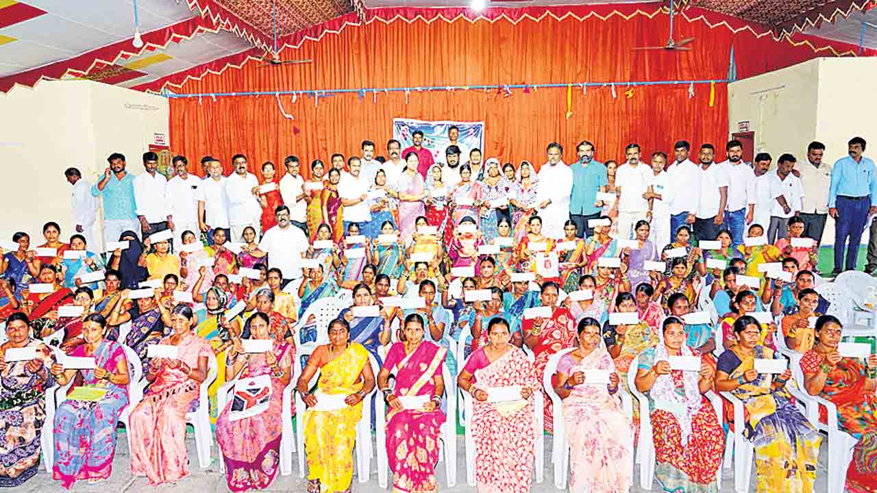 పేదల సంక్షేమమే రాష్ట్ర ప్రభుత్వ ధ్యేయం