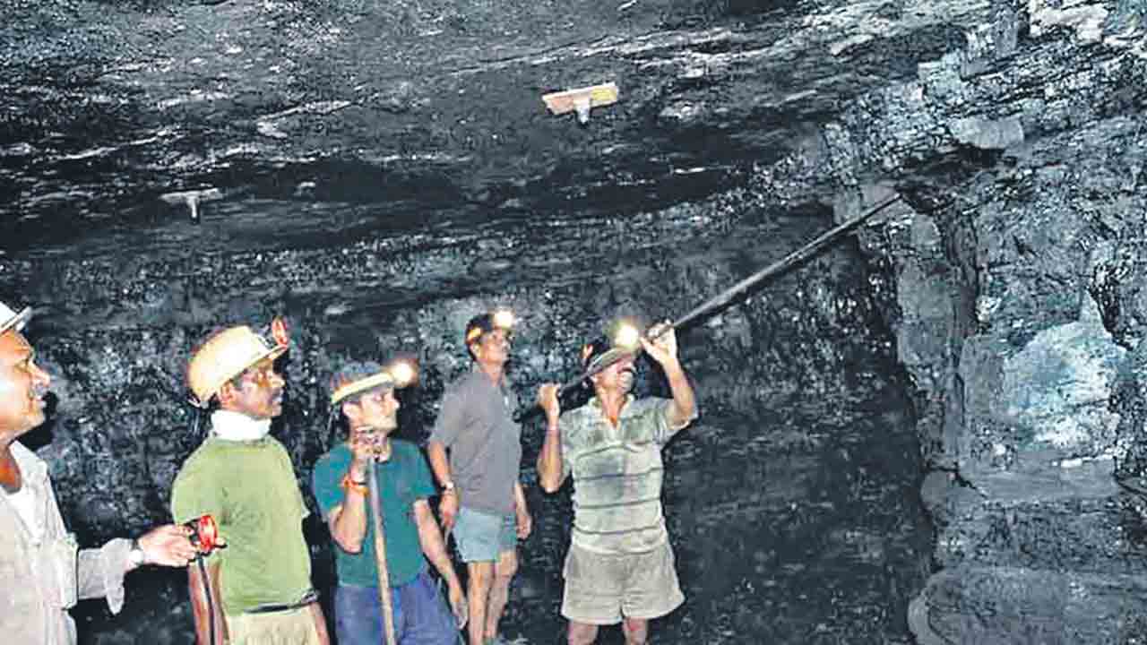 సింగరేణిని ముంచేసే కుట్ర