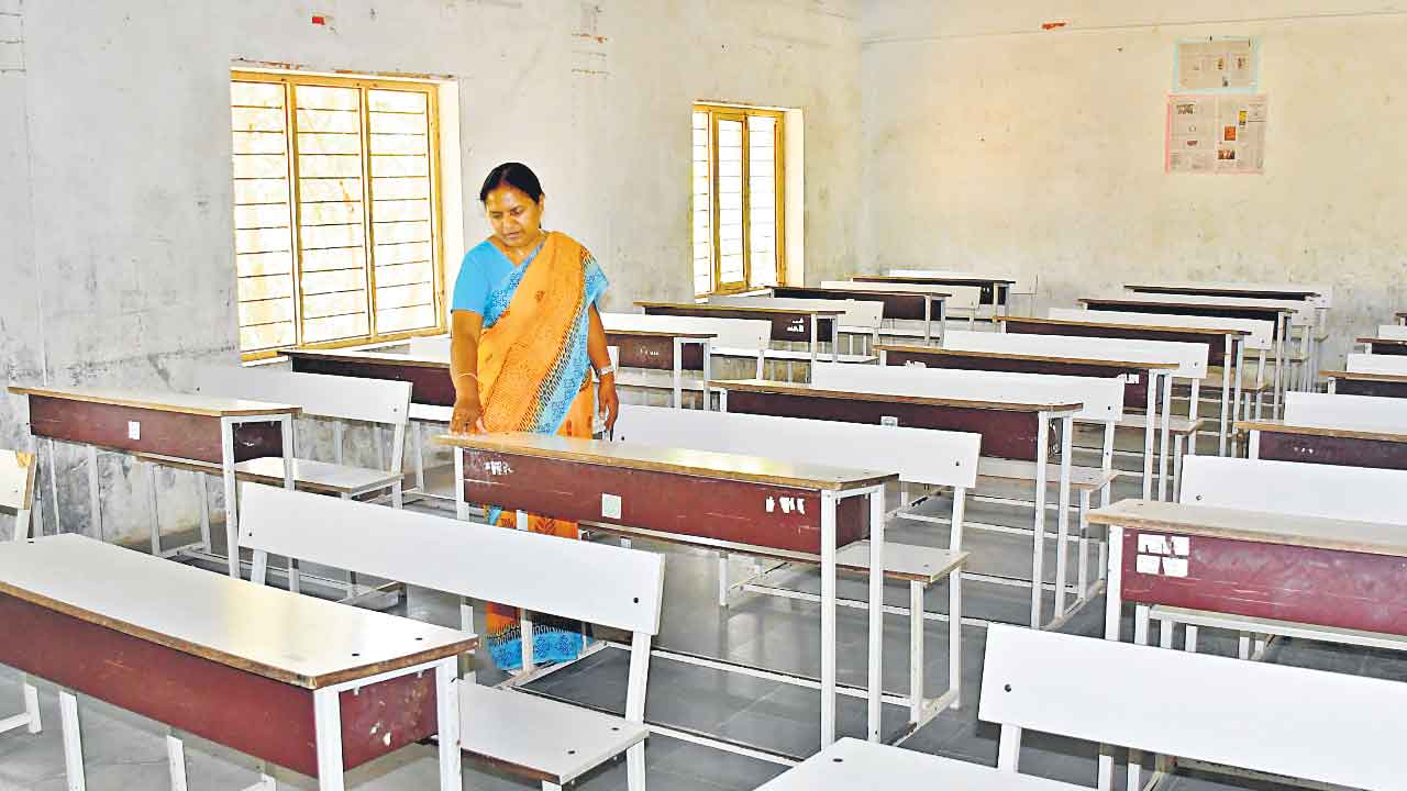 SSC Exams | రేపట్నుంచి పదో తరగతి పరీక్షలు.. విద్యార్థులకు ఆర్టీసీ బస్సుల్లో ఉచిత ప్రయాణం