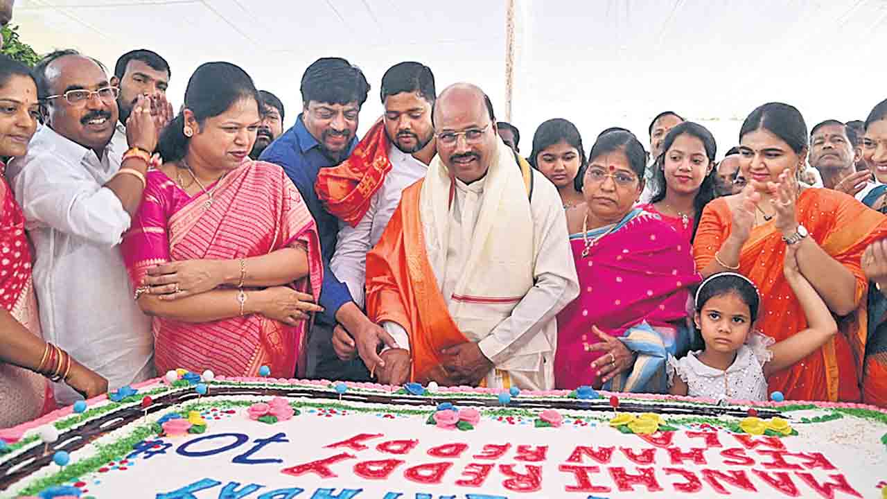 ఘనంగా ఎమ్మెల్యే జన్మదిన వేడుకలు