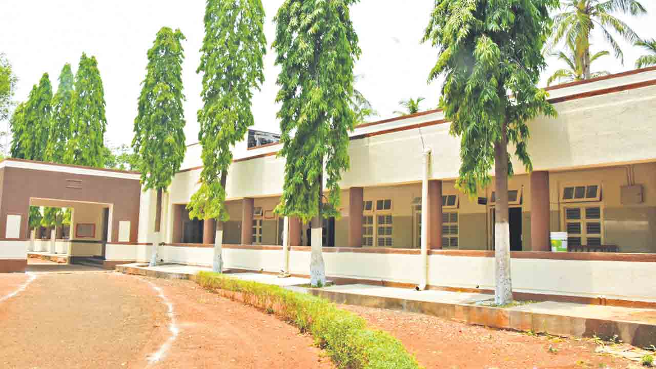 అనంతగిరిలో మెడికల్ తరగతులు