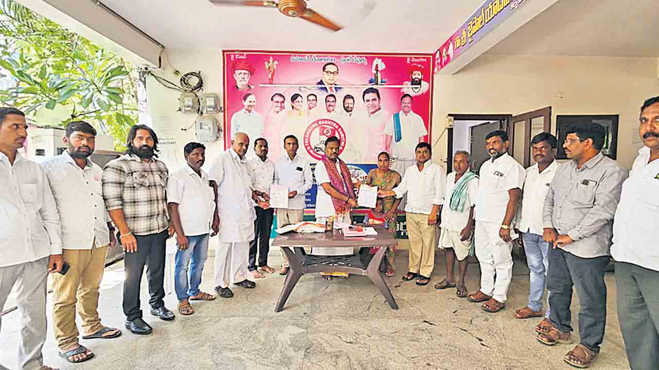 కార్యకర్తలు సైనికుల్లా పని చేయాలి