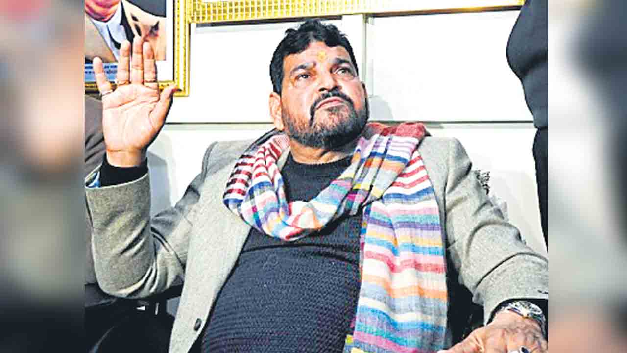 బ్రిజ్‌పై రెండు ఎఫ్‌ఐఆర్‌లు