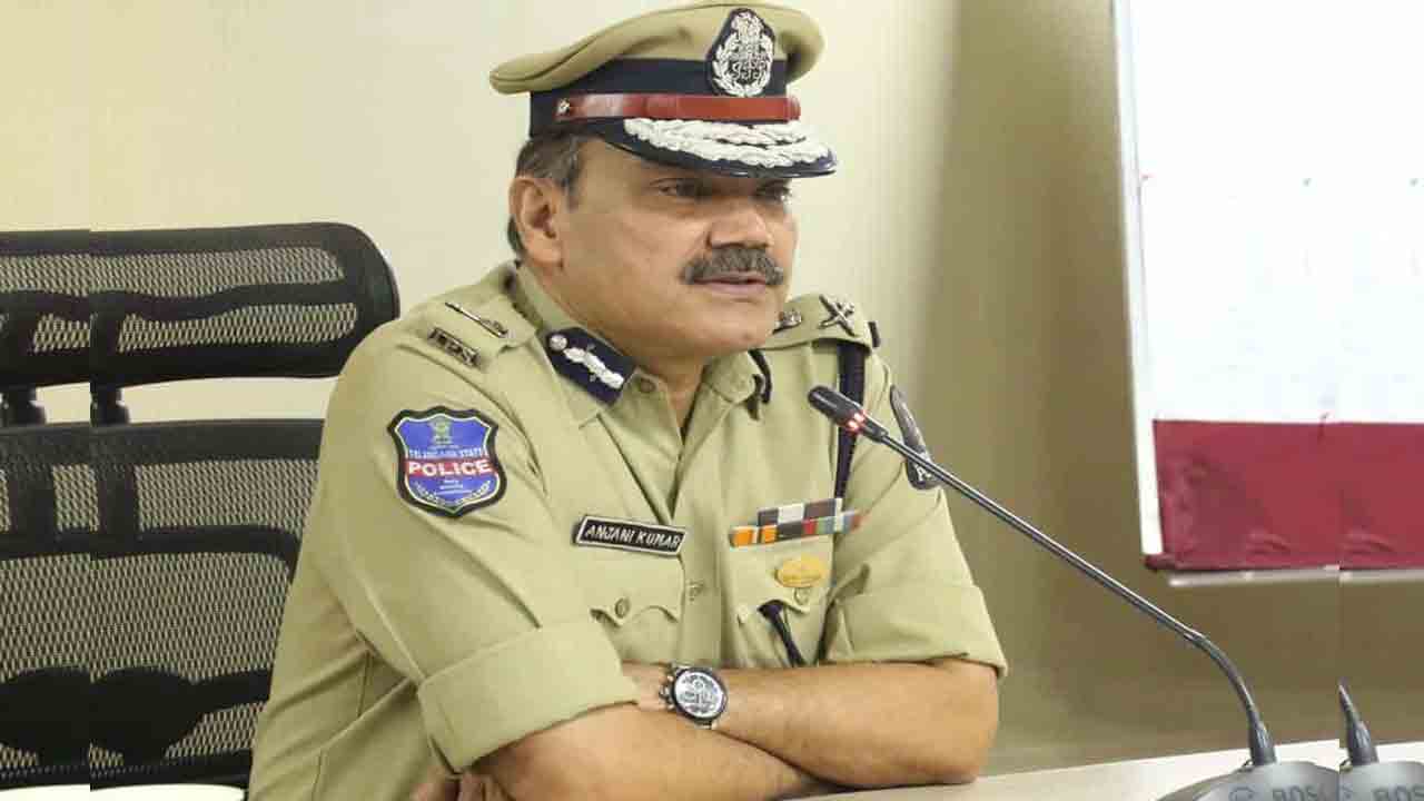 పోలీసులకు డీజీపీ అభినందనలు