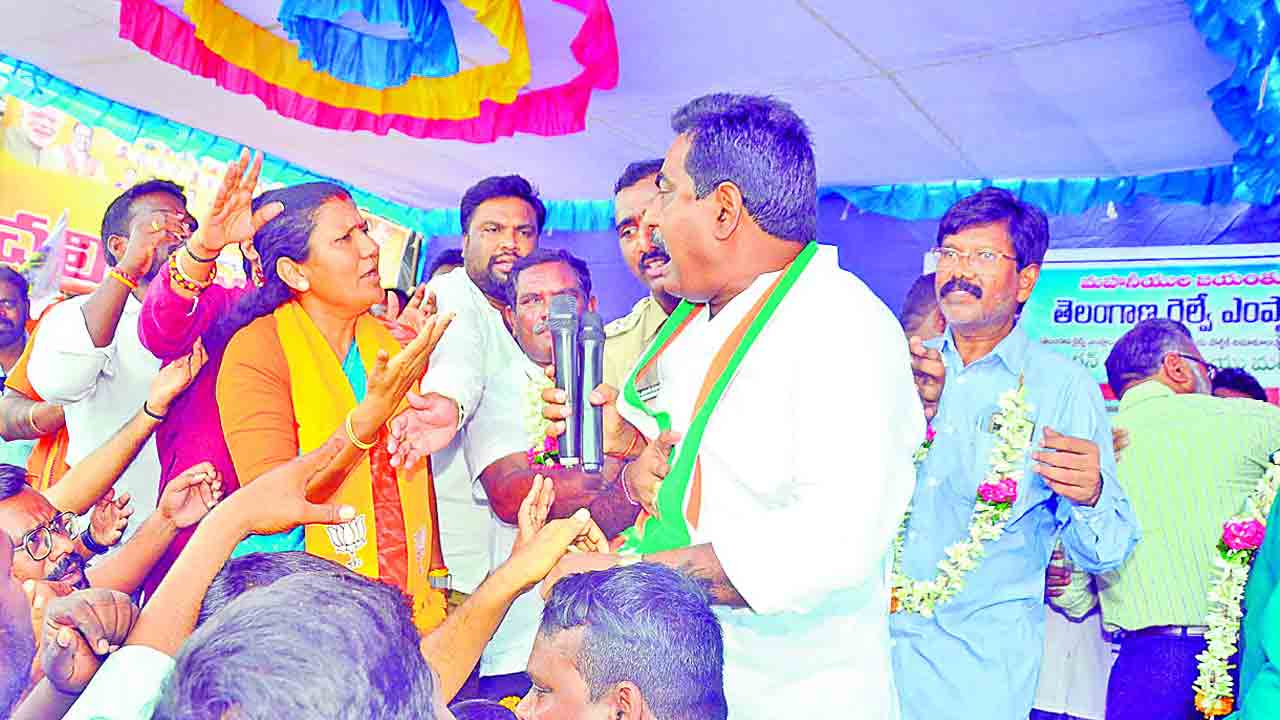 ధర్మ పోరాట దీక్షలో బీజేపీకి చుక్కెదురు