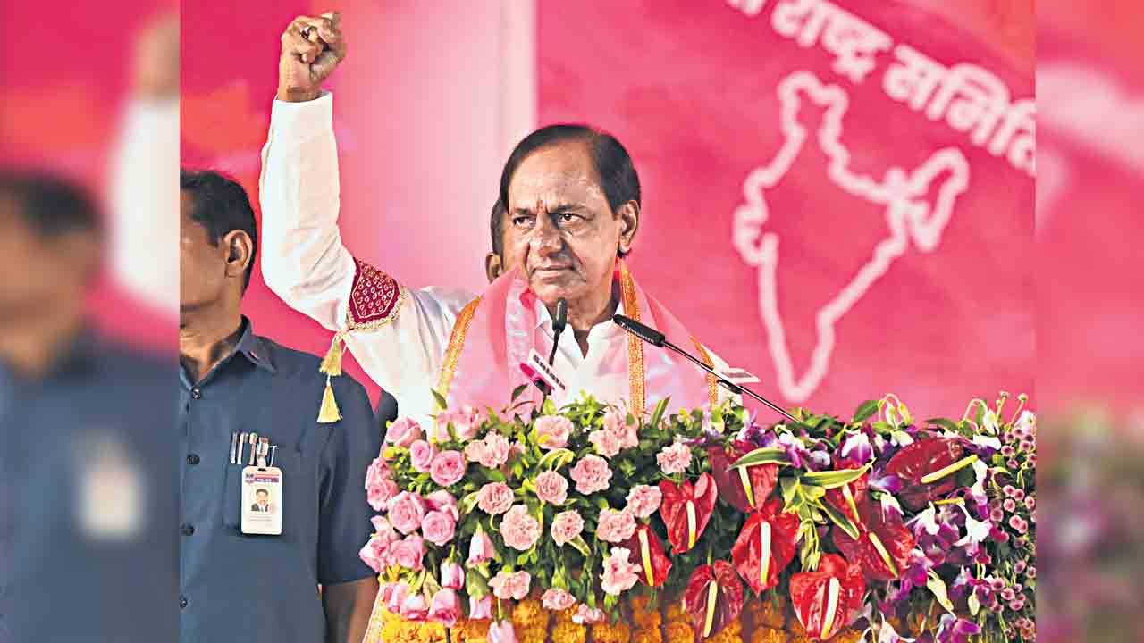 CM KCR | అంబేద్కర్‌ పుట్టిన గడ్డపై దళితబంధు ఎందుకివ్వరు? : సీఎం కేసీఆర్‌