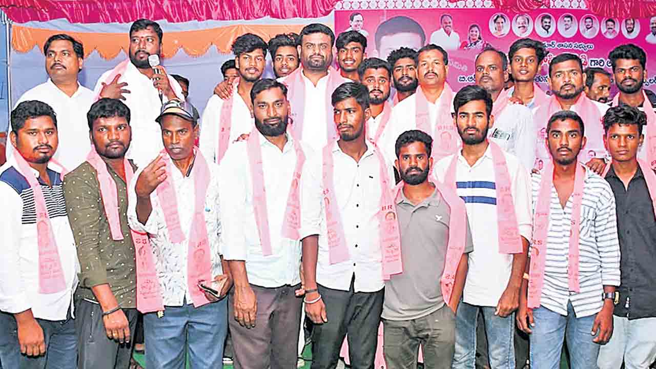 బీఆర్‌ఎస్‌ పార్టీలో కాంగ్రెస్‌ శ్రేణుల చేరిక